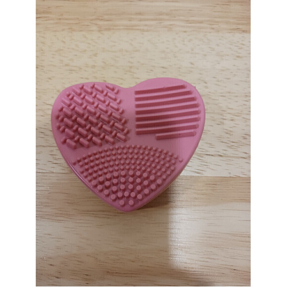 Heart Shaped Beauty Sponge Cleaners In Peach Pink - Picture 1 of 4